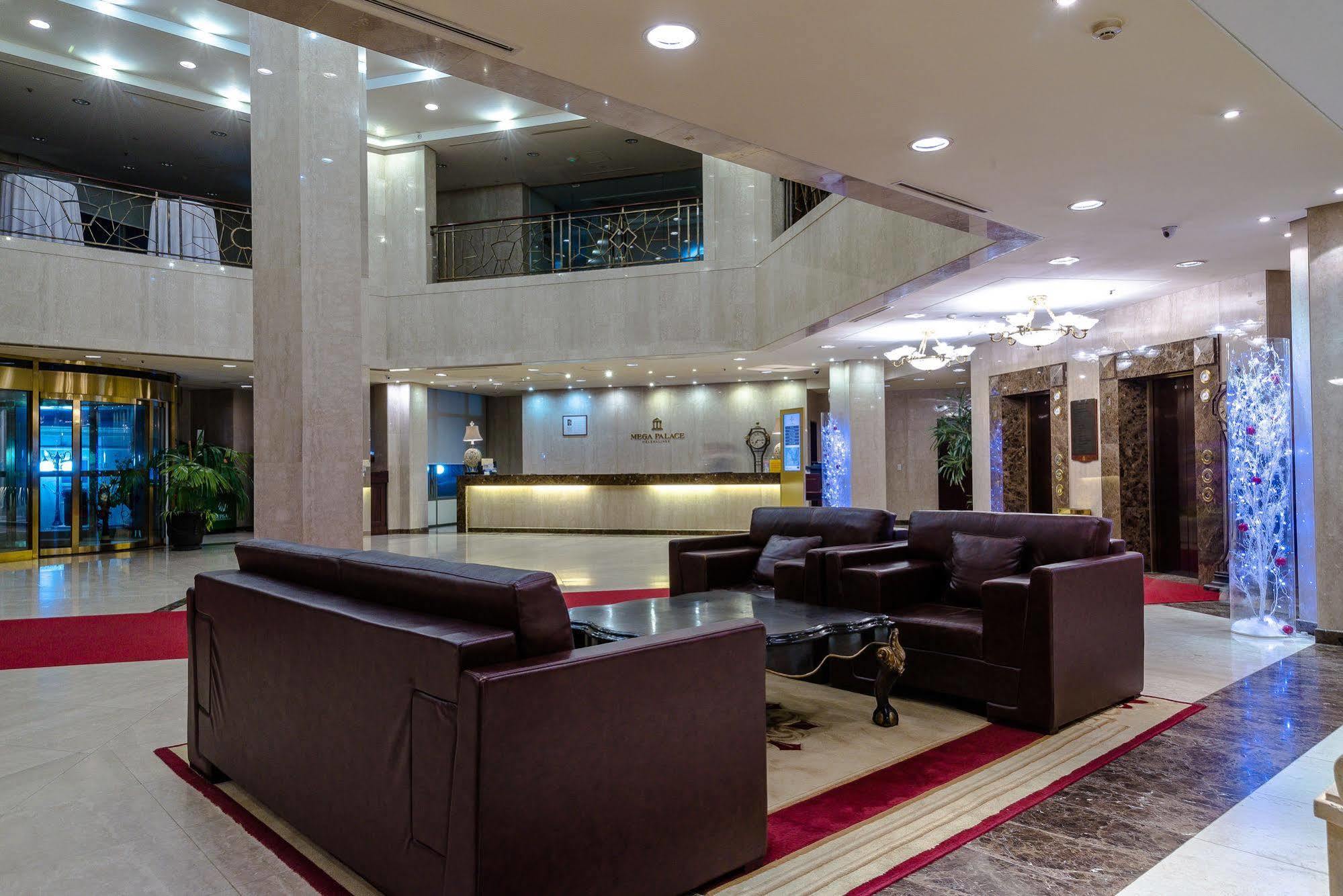 Mega Palace Otel Yujno-Sahalinsk Dış mekan fotoğraf